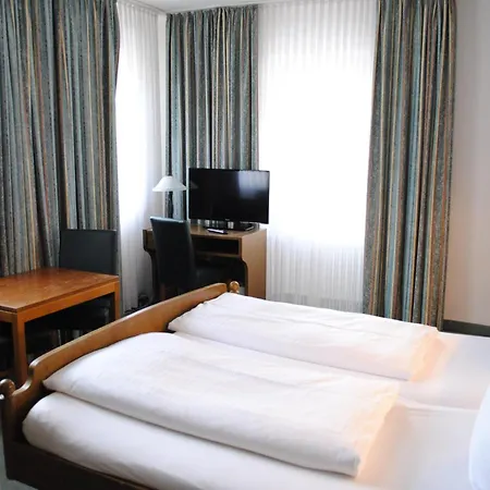 & Cafe Goeller Hotel