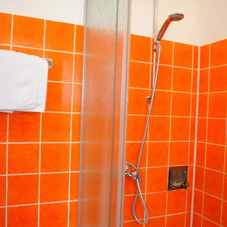 Hotel&café Göller Hotell 2*