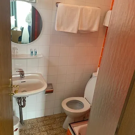 Hotel&café Göller Hotell 2*