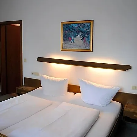 Hotel&café Göller Hotell 2*