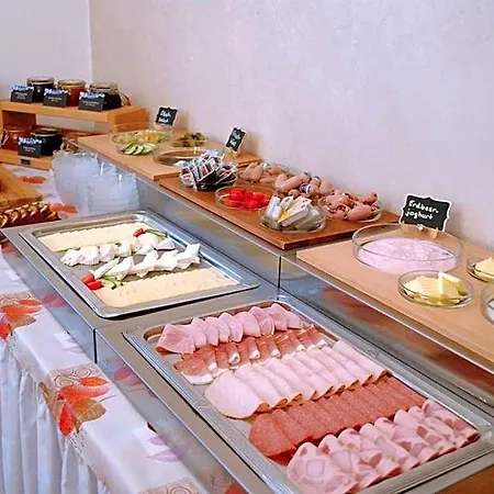 Hotel&café Göller Hotell 2*